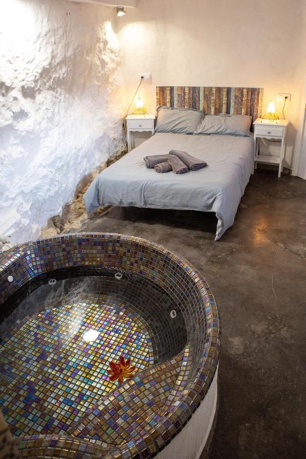 Fortress Jacuzzi Suites Xativa Exterior photo