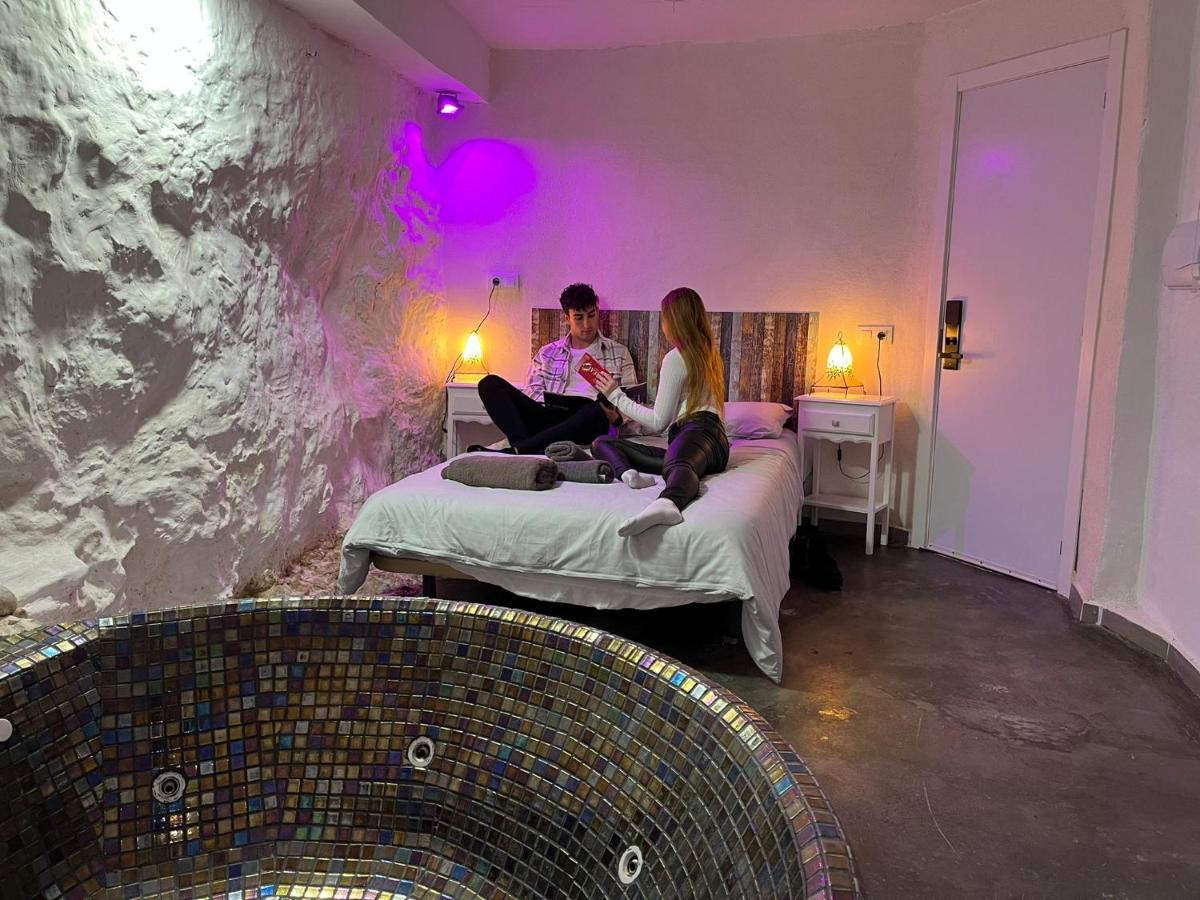 Fortress Jacuzzi Suites Xativa Exterior photo